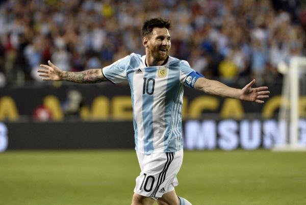 En medio de un momento delicado, un club inglés acercó a Messi una oferta multimillonaria