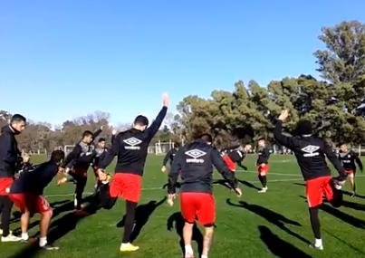 El plantel albirrojo se entrenó en el predio de City Bell