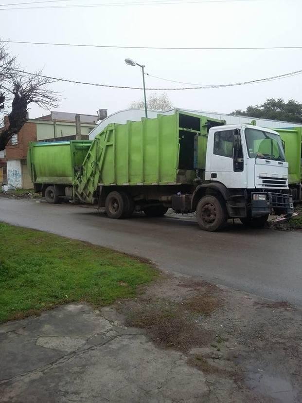 Vecinos de 77, 25 y 26 se quejan por 
estacionamiento de camiones recolectores