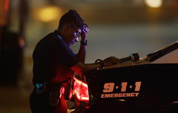 Crece la violencia racial en Estados Unidos: 5 policías muertos
