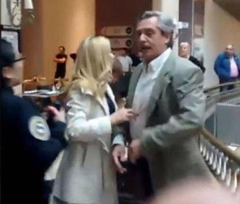 Alberto Fernandez fue insultado en un shopping de Retiro