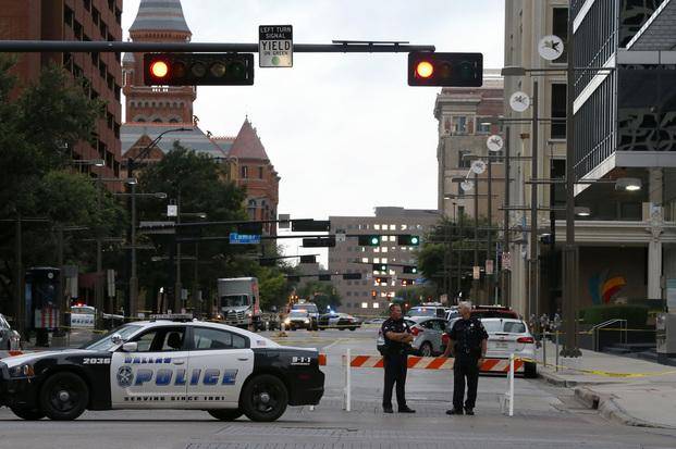 Estremece a EE UU la matanza de cinco policías en Dallas