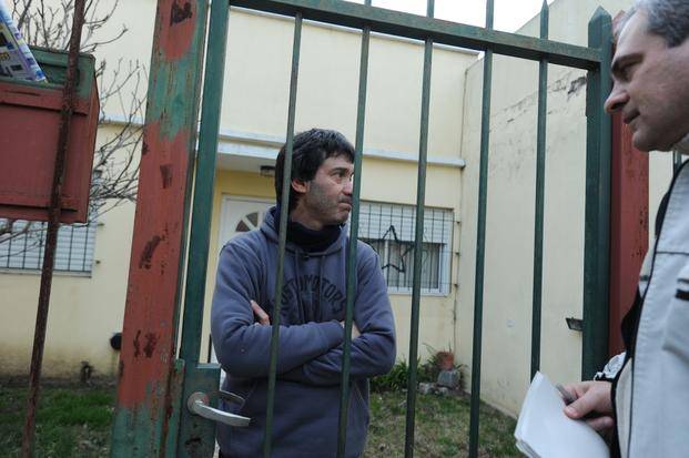 Asaltan a una familia, le roban la plata a una nena y amenazan con secuestrarla