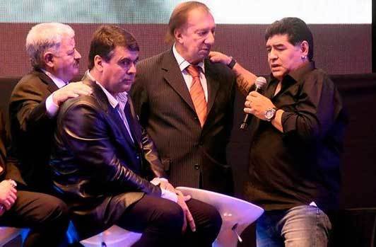 Maradona se arregló con Bilardo en la fiesta de los campeones