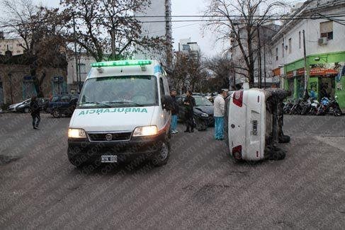 Espectacular accidente en la esquina de 3 y 48
