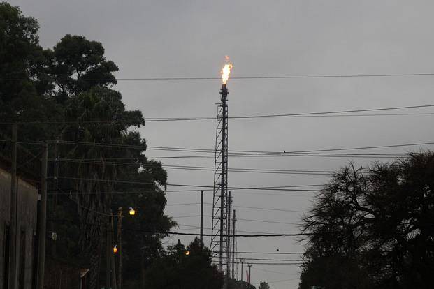 Alarma por llamaradas en YPF: piden un protocolo de alerta temprana