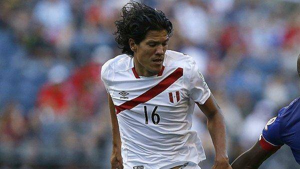 Horas decisivas por el pase del peruano Oscar Vílchez