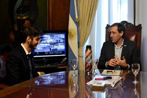 Garro se reunió con el joven que se recibió de abogado a los 20 años