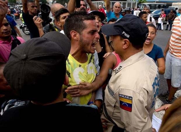Venezuela: morir haciendo fila para comprar comida