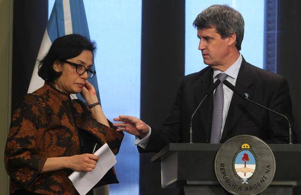“Quizás nos hemos equivocado en quién podía pagar ”, dijo Prat-Gay