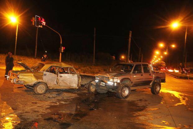 Siete heridos por un choque en el barrio San Carlos
