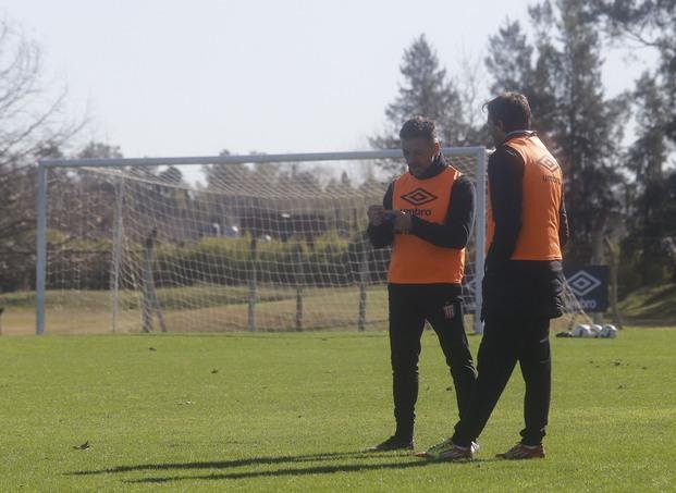 Vivas tiene una duda en la banda izquierda para la Copa