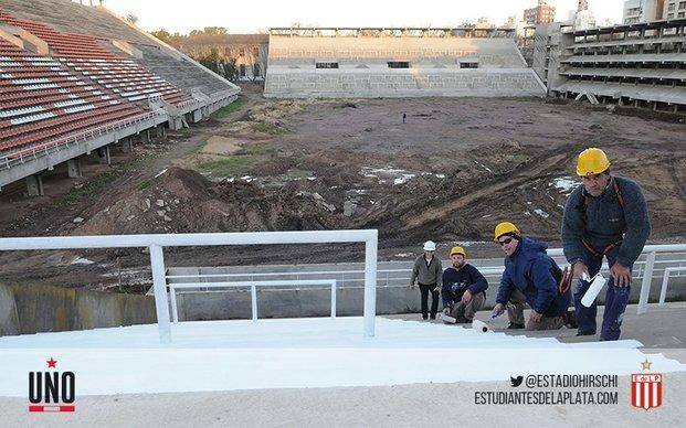Las cabeceras del estadio toman color