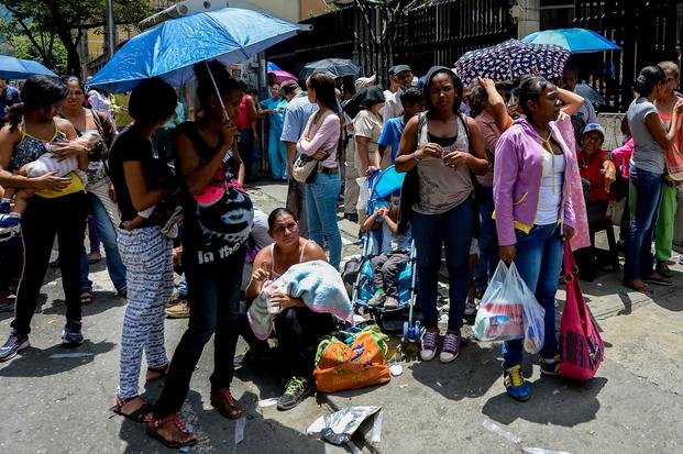 Venezuela busca combatir la escasez con ayuda militar