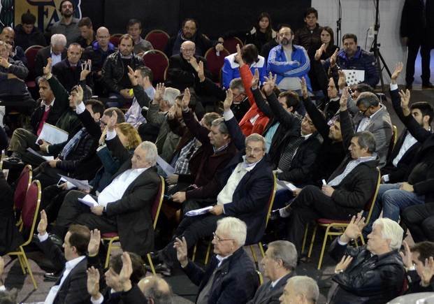 Entre polémicas y dudas aprobaron el nuevo torneo
