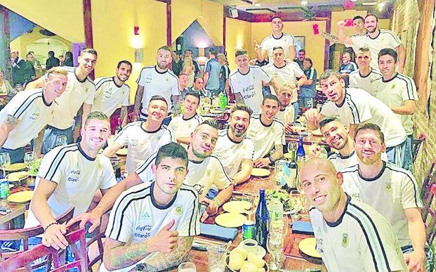 Sin DT y en medio del desastre de la AFA, la Selección sigue arriba