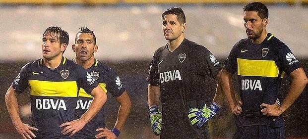 La noche negra de Tevez terminó con rumores sobre una posible salida de Boca