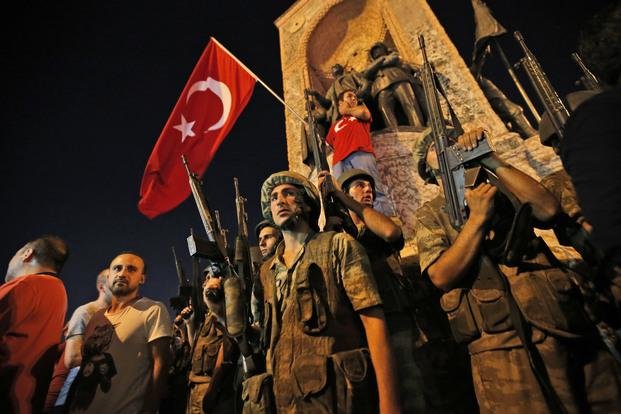 Hay 60 argentinos en el aeropuerto de Estambul