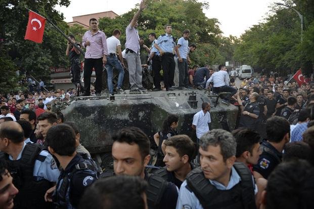 “Una solidaridad histórica en Turquía hizo fracasar el intento golpista"