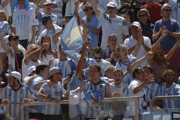 Delirio de los hinchas argentinos en Pesaro