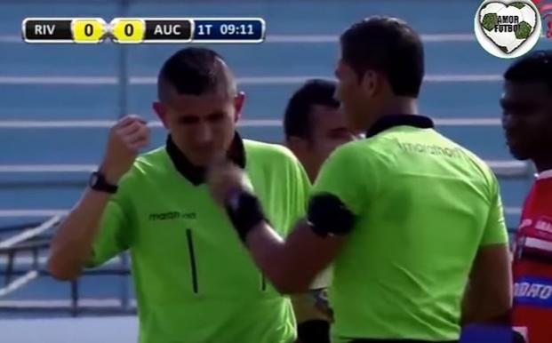Insólita suspensión de un partido en Ecuador