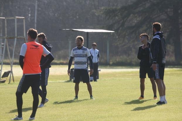 El plantel se entrenó en Abasto y Ramos se sumará por la tarde