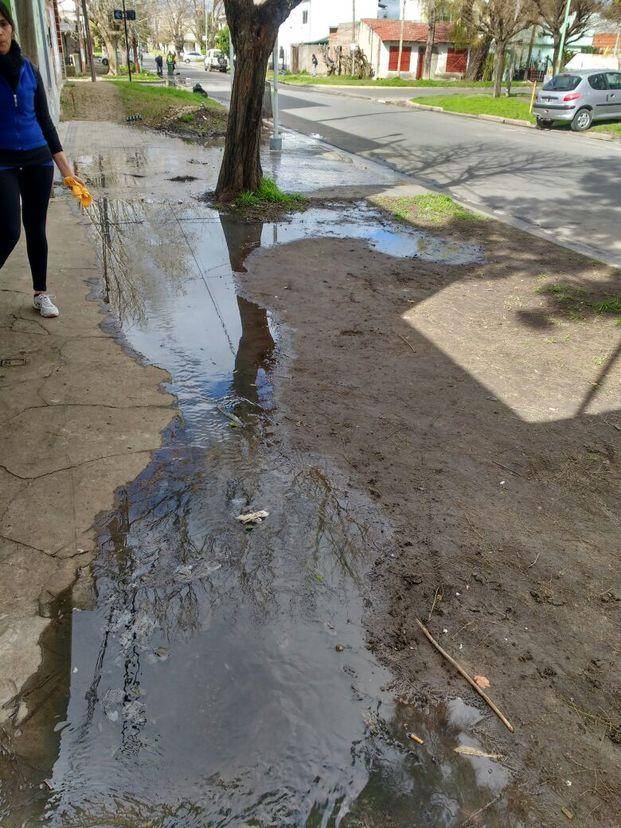 Desesperado reclamo por un desborde cloacal en 8 y 73