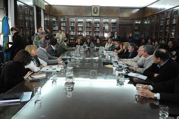 Mayoría de gremios estatales aceptó propuesta salarial de Provincia