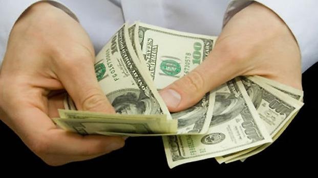 El dólar, a $15,35