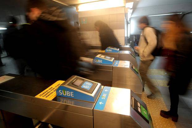 Freno judicial a la suba en el subte, horas antes que empiece a regir