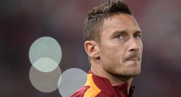 Todos le pegan al Pipita: ahora Totti le dio duro