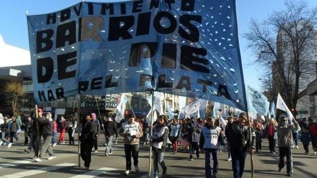 Organizaciones sociales marchan
hacia La Plata desde el Obelisco
