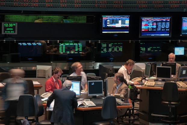 Leve recuperación de la soja; cae el petróleo y bolsas