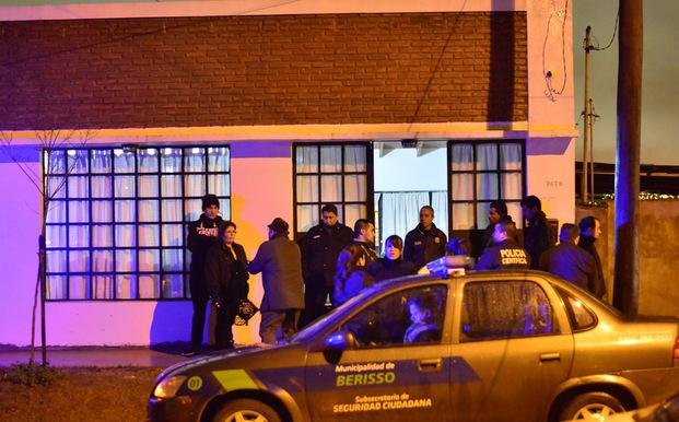 Anoche: salió al patio, forcejeó con un ladrón y lo asesinaron