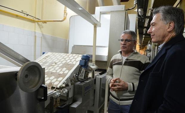 Desde una fábrica de alfajores, Macri
expresó "fuerte apoyo" a las pymes