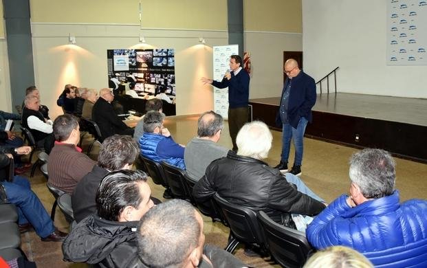 Katopodis recibió a empresarios del plástico para abordar problemáticas del sector