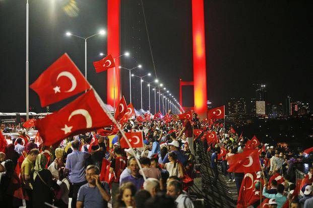 Turquía: el gobierno suspendió las garantías sobre derechos humanos