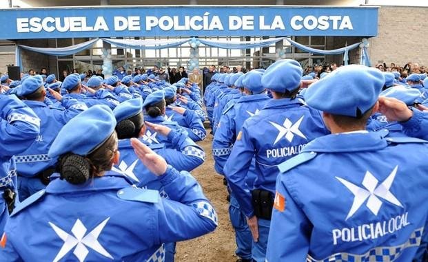 Envían a un taller de lactancia a las policías causantes del “tetazo” masivo