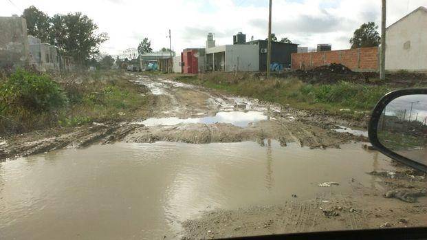 Reclamos por el estado de las calles en Altos de San Lorenzo