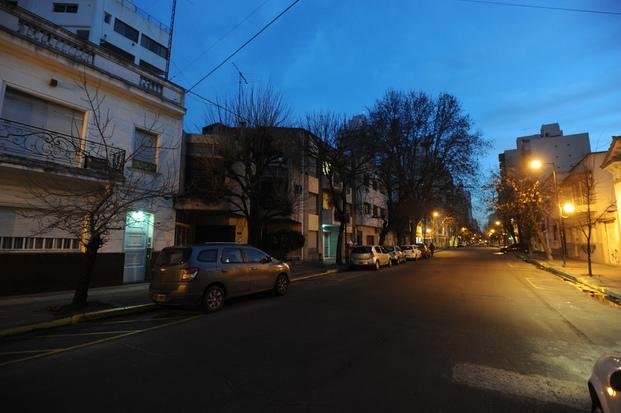 Una nueva: ahora tajean las cubiertas de autos en el Centro