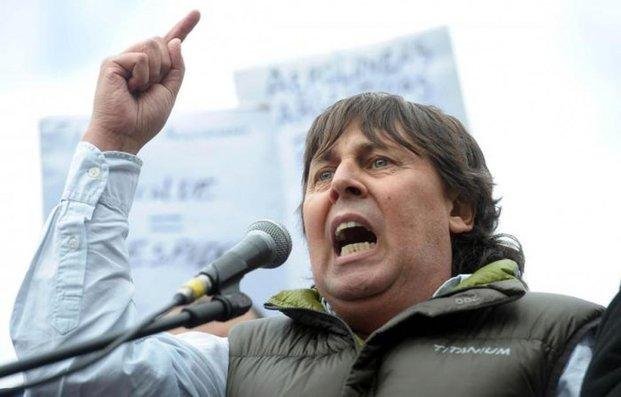 Micheli: se está "discutiendo" convocar un paro nacional para agosto