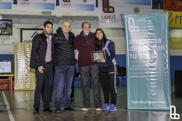 Grindetti entregó distinciones a atletas destacados de la Selección de Handball