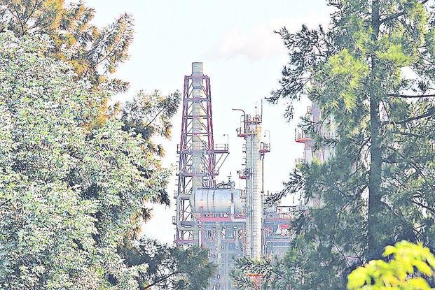 Siguen los ruidos molestos en la refinería y los vecinos no duermen