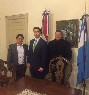 Funcionarios  con el embajador del Paraguay en Argentina