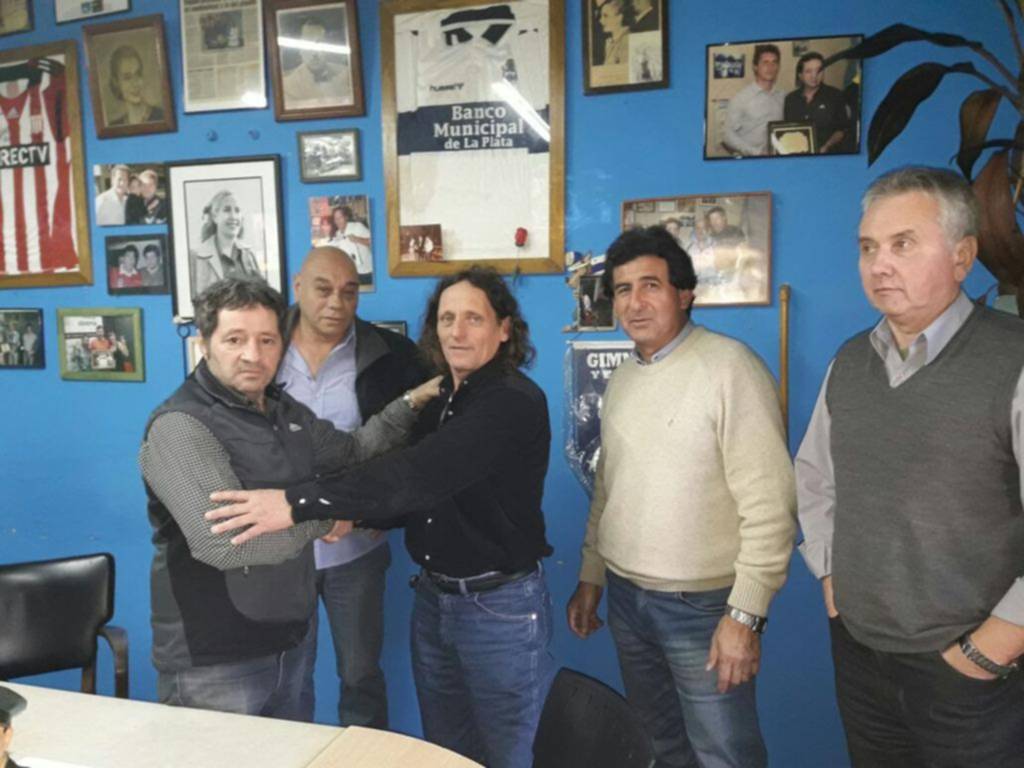 Evalúan aumentar 20% la tarifa de los remises para acercarla a la de los taxis