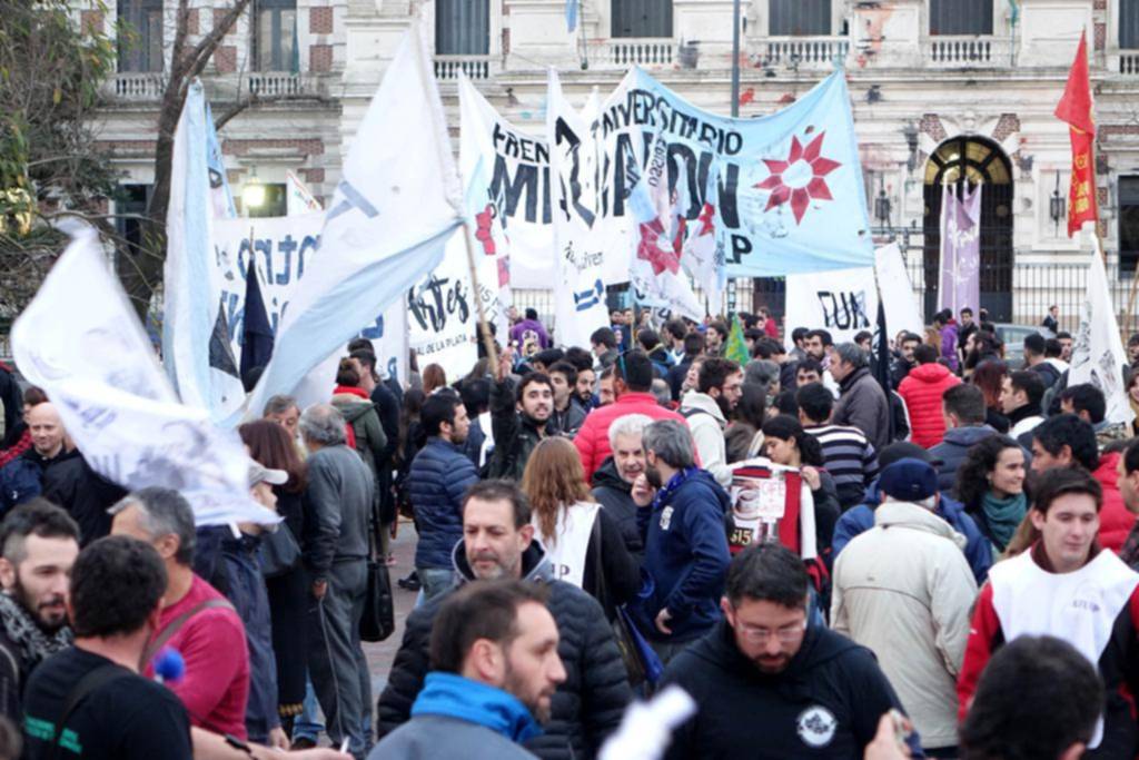 Los tres gremios de la UNLP pidieron el turno noche y el menú para celíacos en el comedor