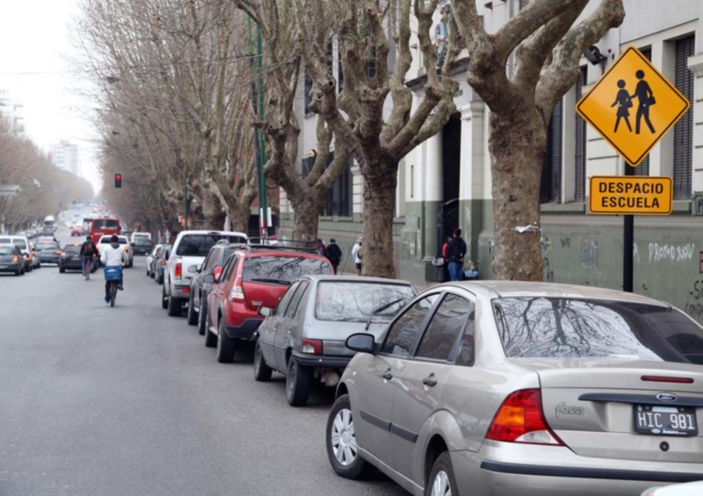 La cartelería vial no daba para más y empezaron a renovarla en diversos puntos del casco urbano