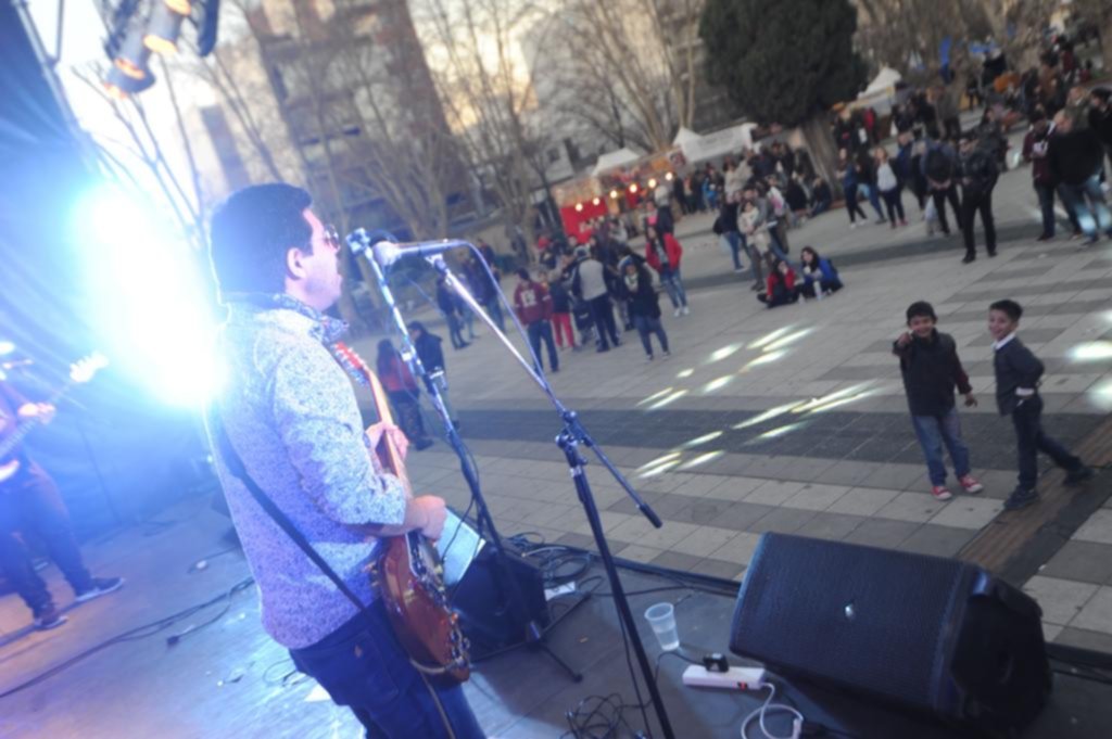 Festival de solidaridad en plaza Malvinas