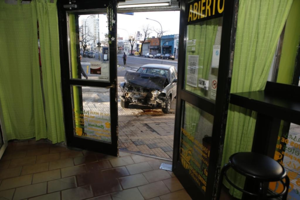 Heridos y autos rotos por otro día “accidentado” en la Región