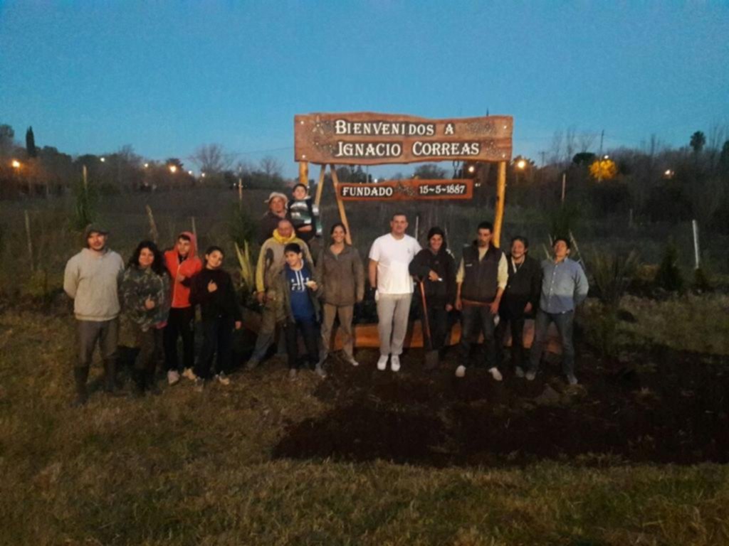 Los vecinos de Ignacio Correas crearon e inauguraron su cartel de bienvenida